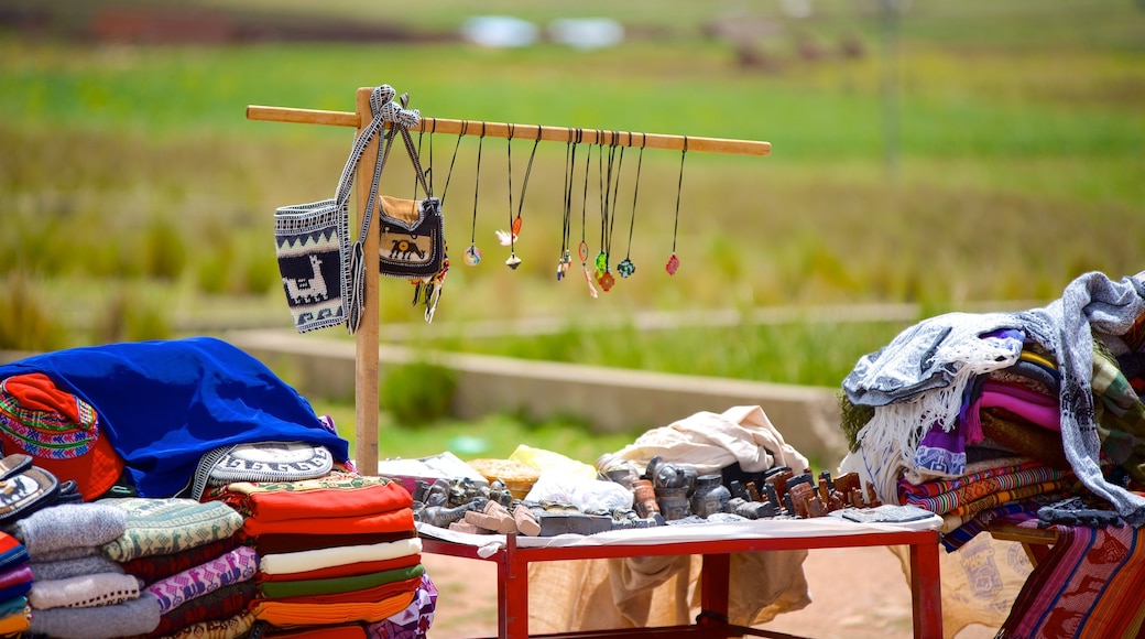 Tiwanaku featuring markets