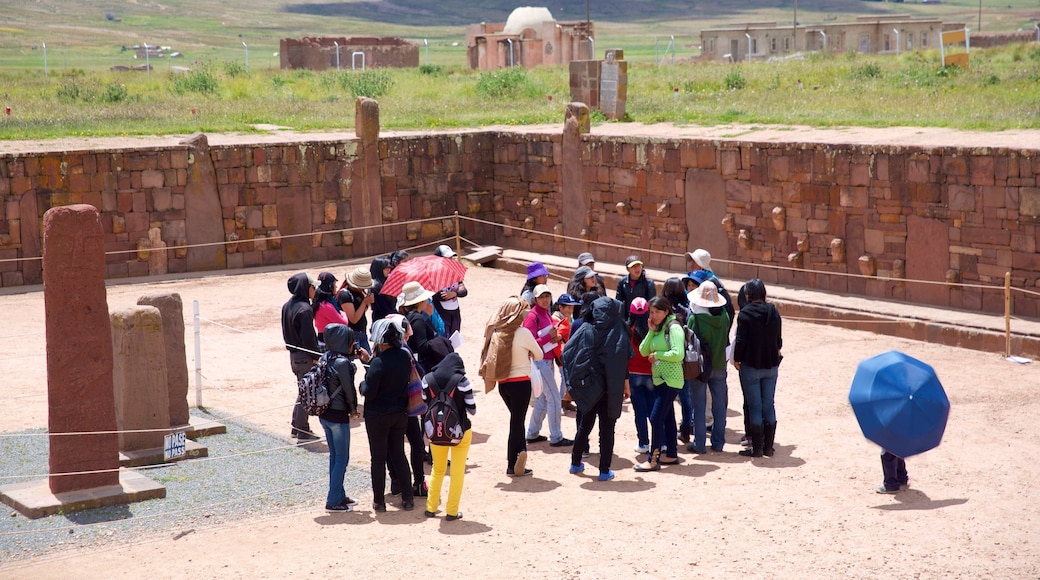 Tiwanaku featuring heritage elements as well as a small group of people