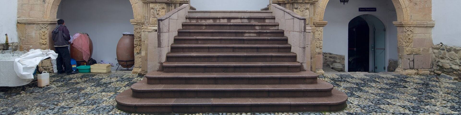 La Paz featuring heritage elements