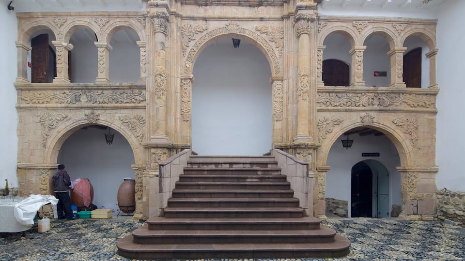La Paz showing heritage elements
