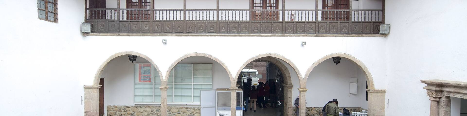 La Paz featuring interior views