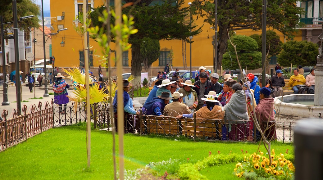 Potosi caratteristiche di parco cosi come un grande gruppo di persone