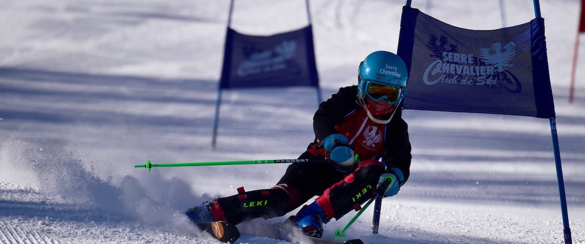 Aix-en-Provence que incluye nieve y esquiar en la nieve