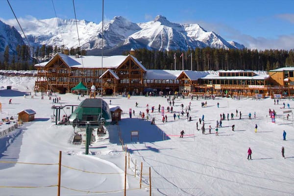 Lake Louise Mountain Resort das einen Schnee und Skifahren