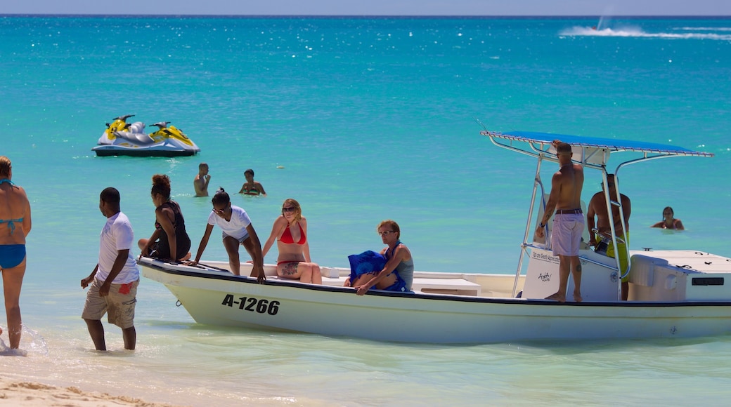 Eagle Beach che include vista della costa cosi come un piccolo gruppo di persone