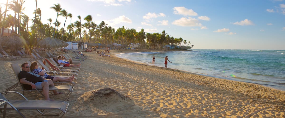 Uvero Alto showing a sandy beach as well as a small group of people