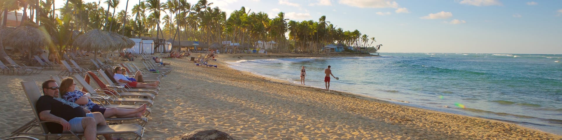 Uvero Alto showing a sandy beach as well as a small group of people