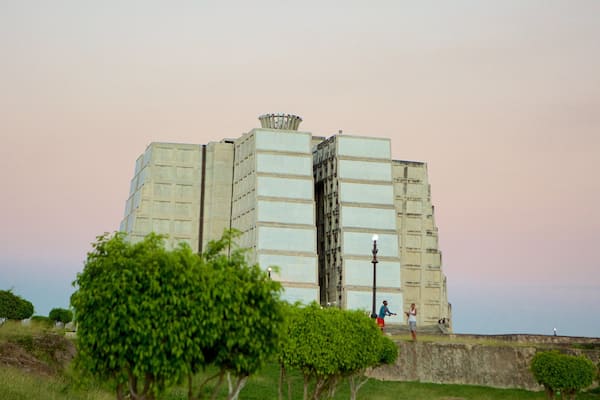 Columbus Lighthouse showing a lighthouse and a monument