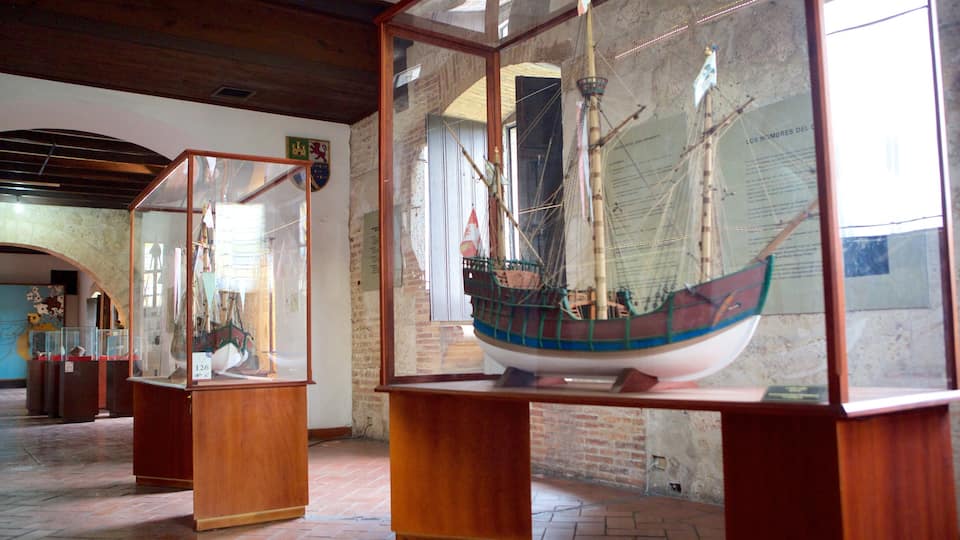 Museo de las Casas Reales mostrando vistas interiores