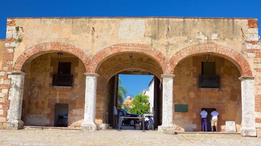Fortaleza Ozama ofreciendo elementos del patrimonio