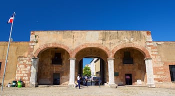 Fort Ozama featuring heritage elements