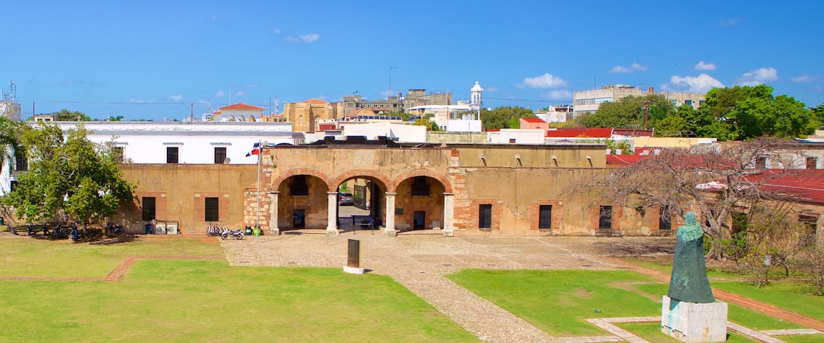 Fort Ozama featuring heritage elements