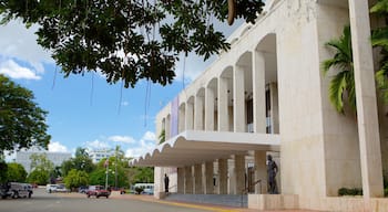 Plaza de la Cultura mostrando uma praça ou plaza