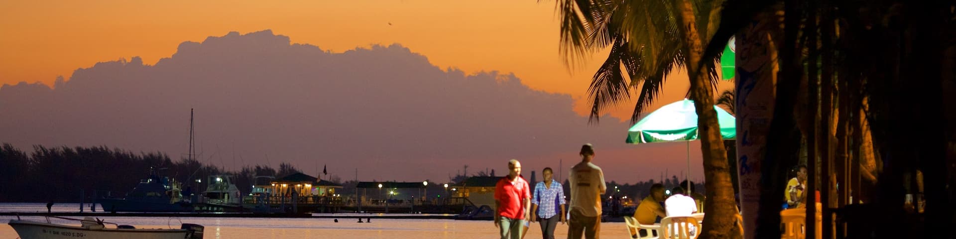 Dominikanische Republik mit einem allgemeine Küstenansicht und Sonnenuntergang