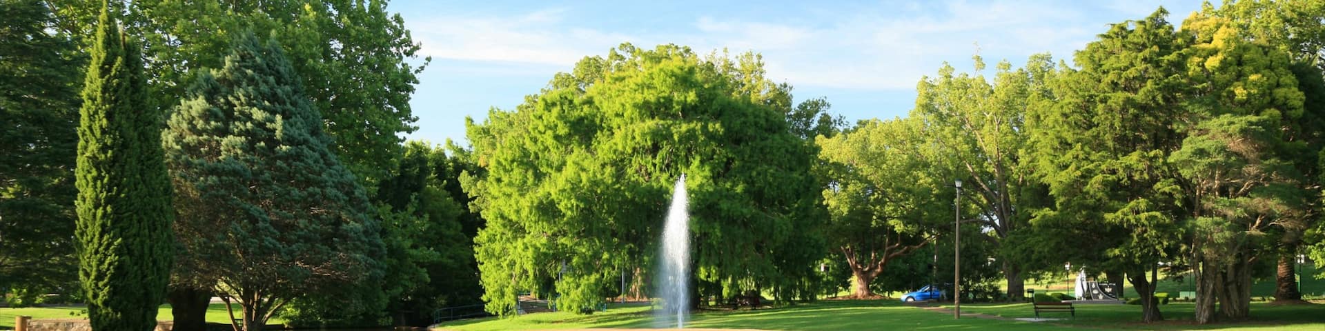 Darling Downs que incluye un parque y un estanque