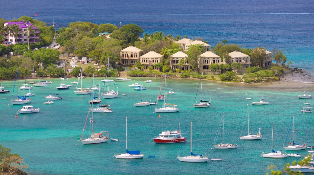 Cruz Bay welches beinhaltet allgemeine Küstenansicht, Bucht oder Hafen und tropische Szenerien