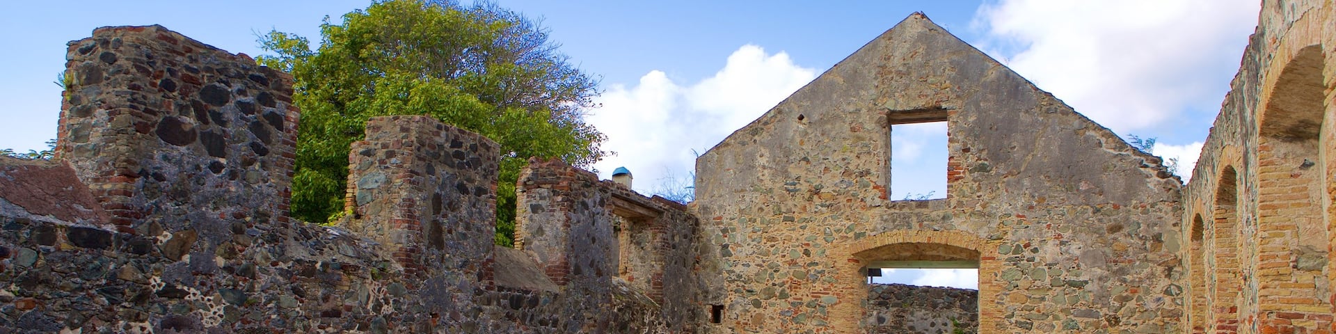 Annaberg Plantation showing heritage elements and a ruin