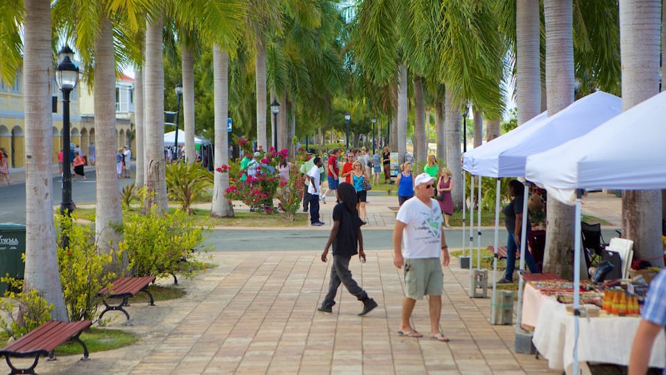 Frederiksted showing markets and street scenes