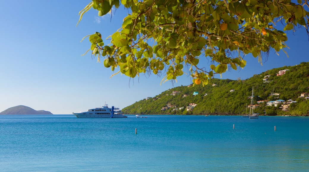 Magens Bay showing a sandy beach