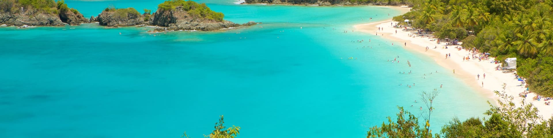 Trunk Bay which includes island images