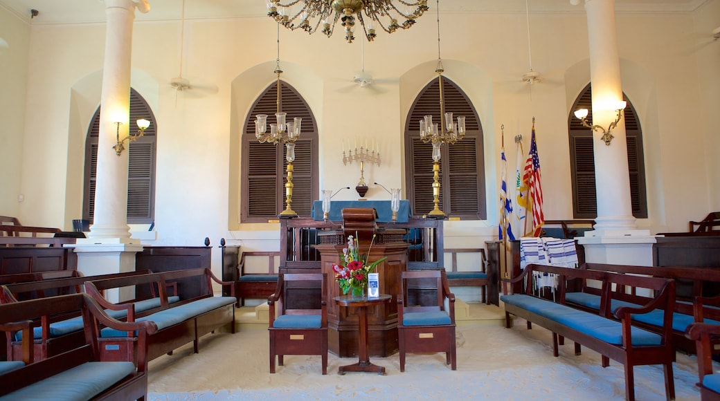 St. Thomas Synagogue qui includes vues intérieures, église ou cathédrale et éléments religieux