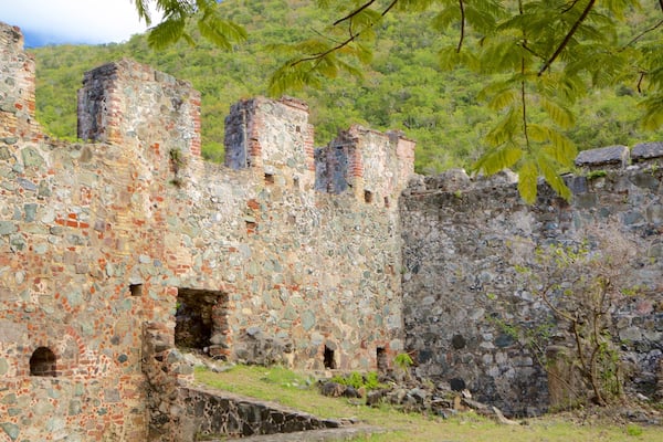 Plantation Annaberg montrant patrimoine historique et bĂątiments en ruines