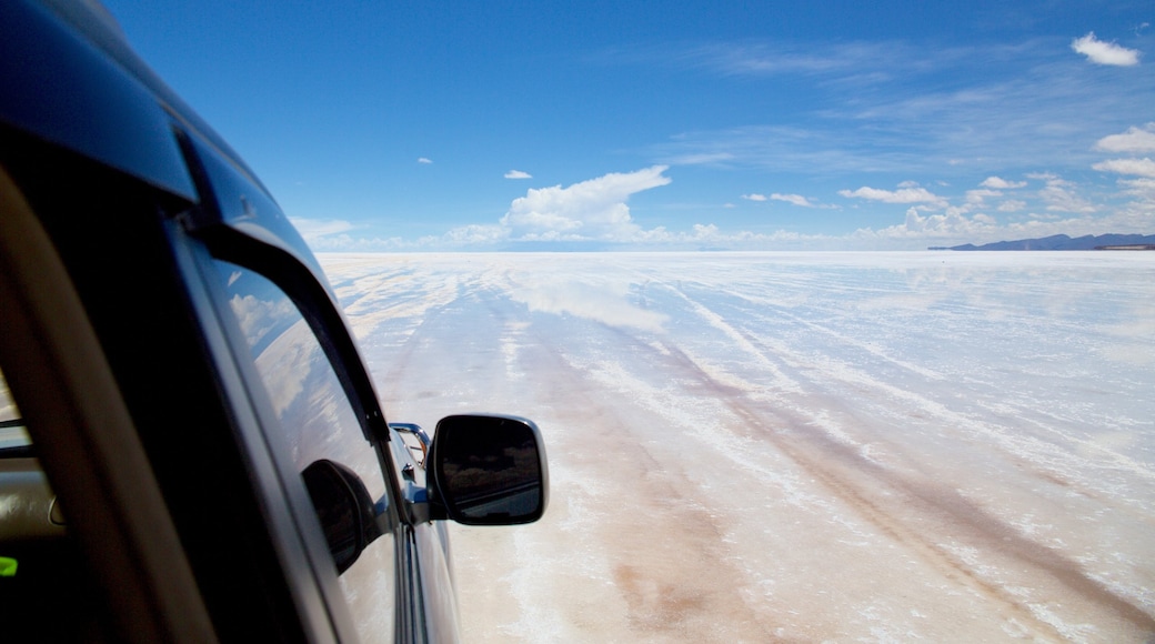 Salar de Uyuni ofreciendo vistas panorámicas y situaciones tranquilas