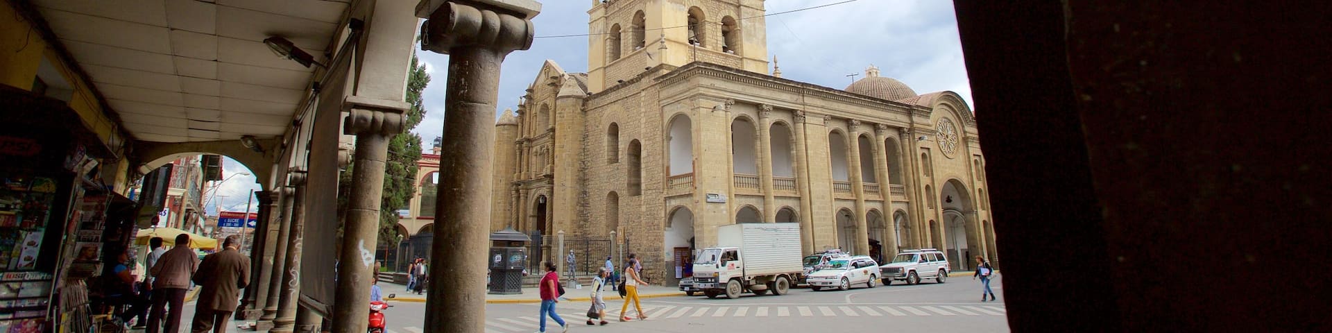 Cochabamba Cathedral showing heritage architecture, a church or cathedral and street scenes