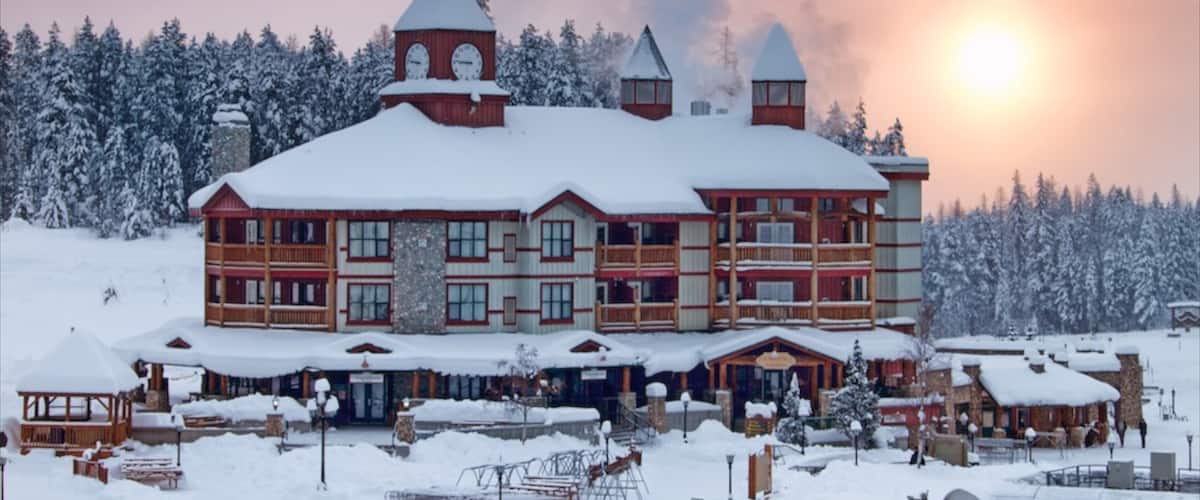Kimberley Alpine Resort caracterizando um pôr do sol e neve