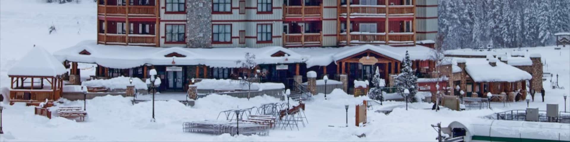 Kimberley Alpine Resort showing snow and a sunset