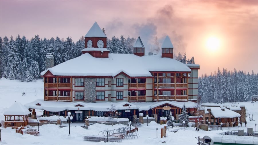 Kimberley Alpine Resort which includes snow and a sunset
