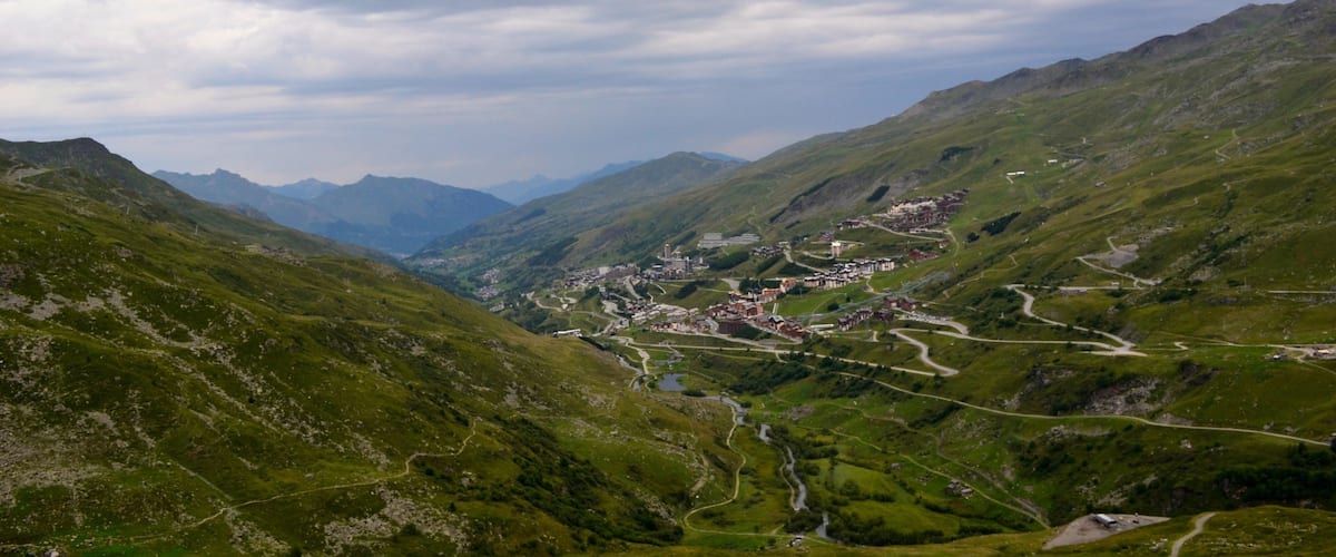 Val Thorens Ski Resort which includes landscape views