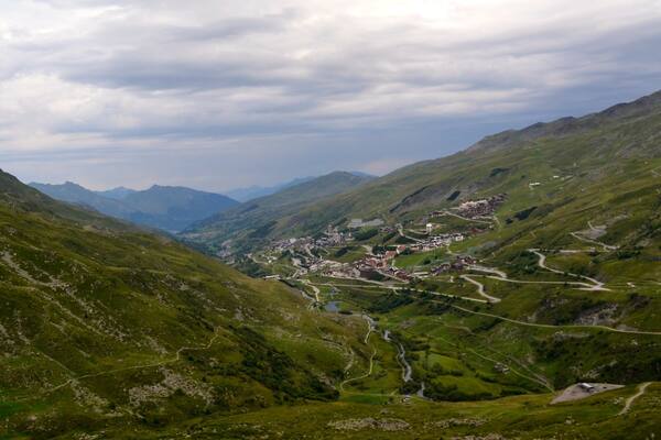 Val Thorens Ski Resort which includes landscape views