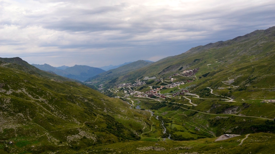 Estación de esquí de Val Thorens mostrando vistas de paisajes