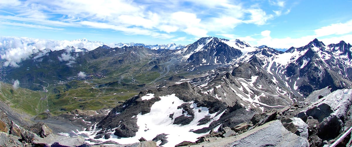 Val Thorens Ski Resort which includes landscape views and snow