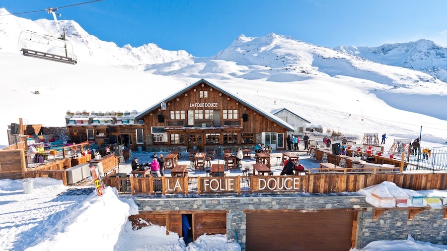 Estación de esquí de Val Thorens ofreciendo comer al aire libre, vistas de paisajes y nieve