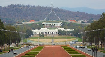 Parliament House que incluye un edificio administrativo