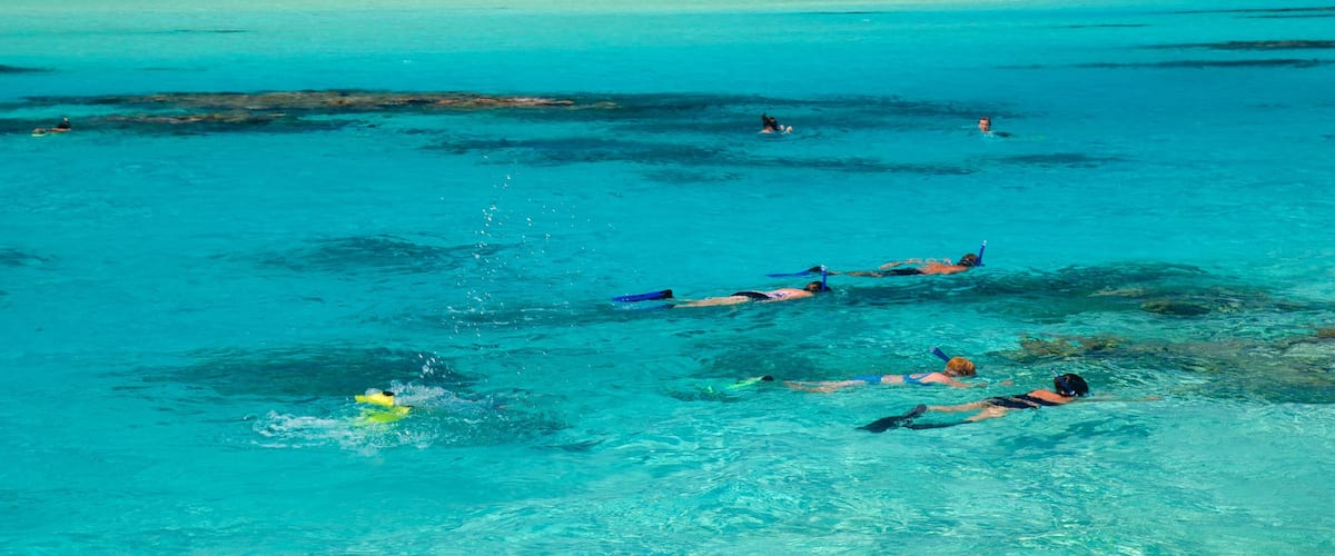 Aitutaki which includes general coastal views and snorkelling