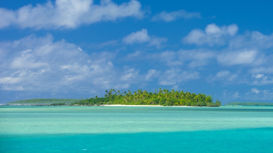 Aitutaki mit einem tropische Szenerien und allgemeine Küstenansicht