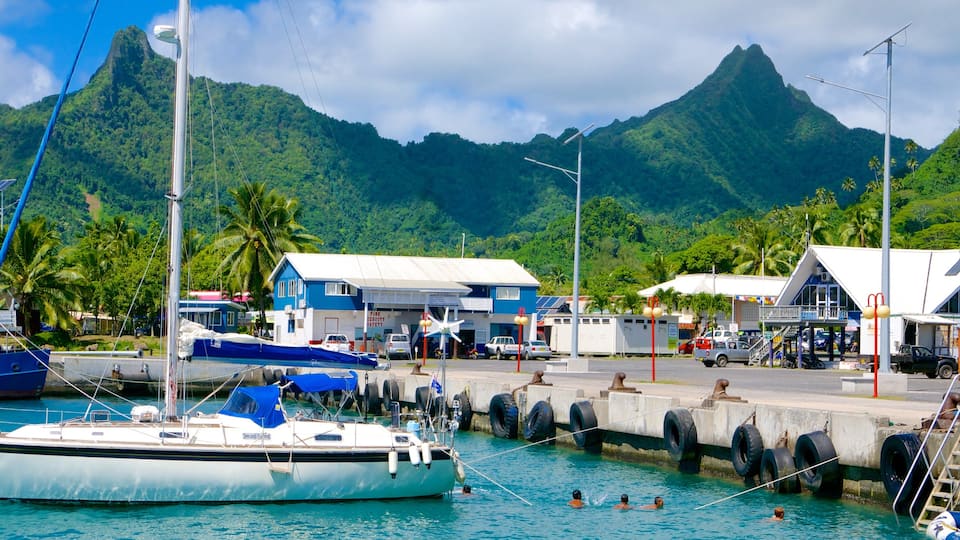 Avarua featuring a bay or harbor and mountains