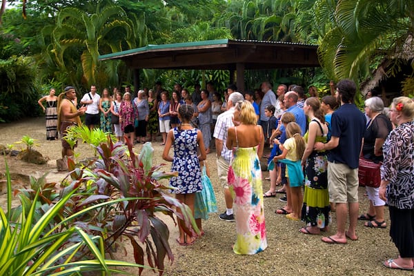 Te Vara Nui Village aussi bien que important groupe de personnes