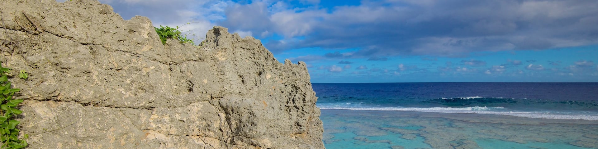 Atiu showing a sandy beach