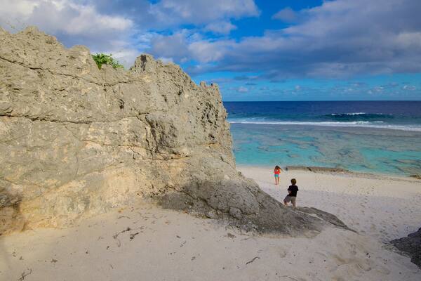 アチウ どの含み 砂浜