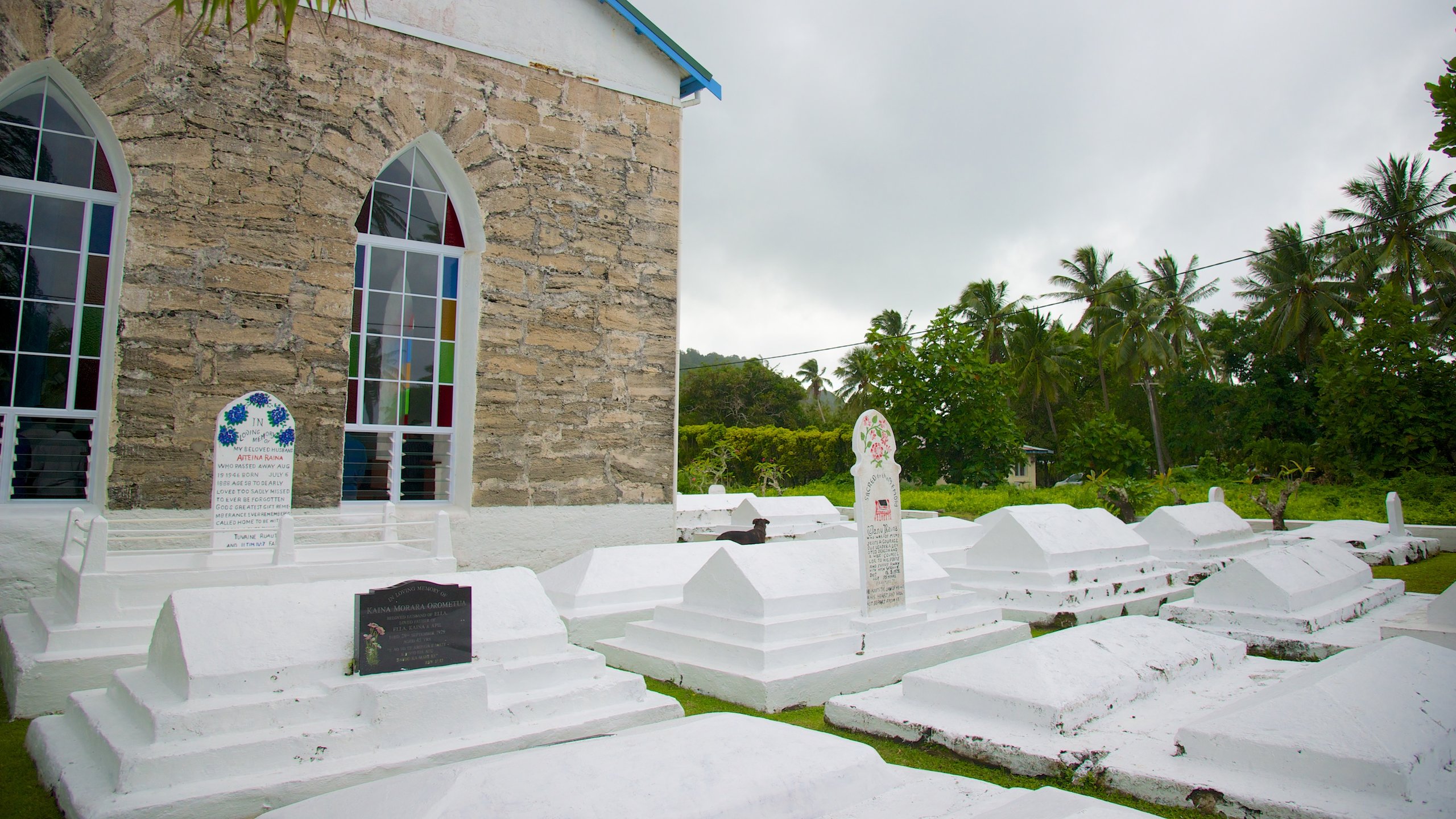 Rarotonga mostrando un cementerio