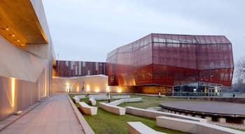 Centre des sciences Copernic qui includes architecture moderne