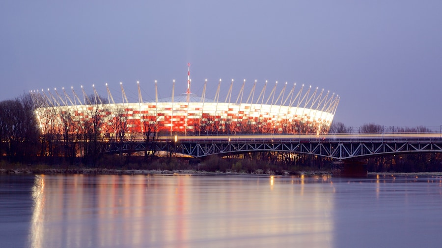 Estadio Nacional que incluye escenas nocturnas