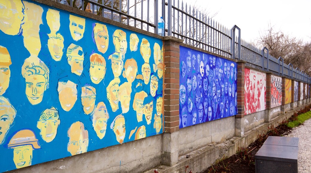 Warsaw Uprising Museum featuring outdoor art