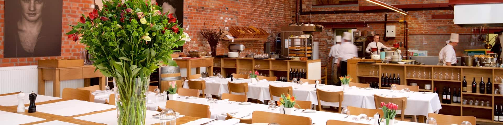 Poland showing dining out and interior views