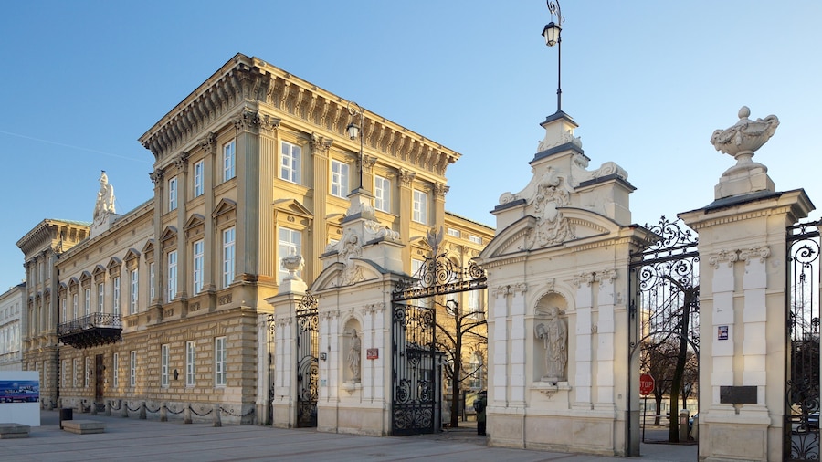 Universidad de Varsovia ofreciendo arquitectura patrimonial y elementos patrimoniales