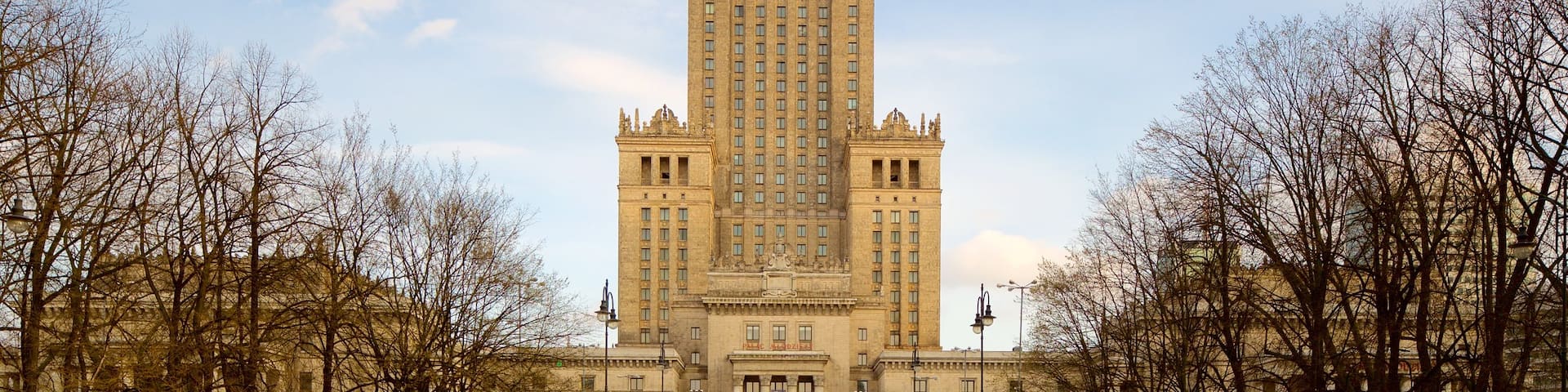 Palais de la culture et des sciences qui includes patrimoine architectural et patrimoine historique